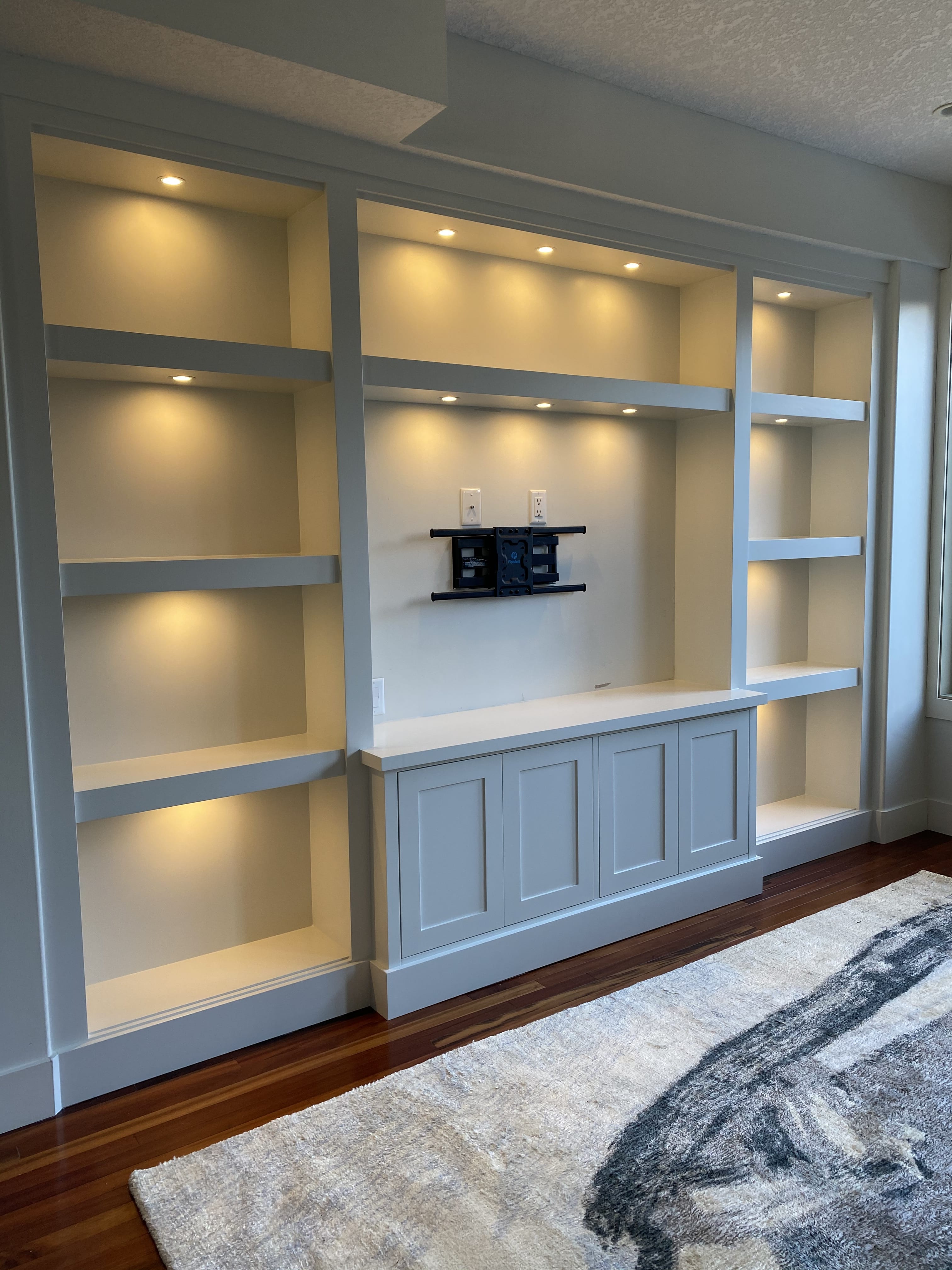 Side angle of built-in cabinet
